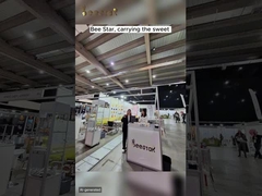 Die Bienenprodukte unseres Unternehmens wurden von den Kunden auf der Ausstellung anerkannt.